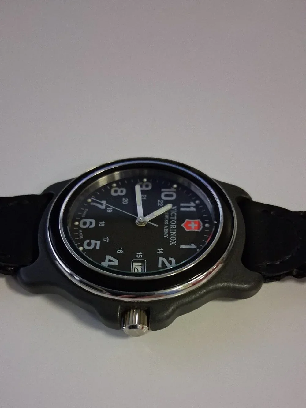 Victorinox Men’s Original Swiss Quartz Watch – Model 249090 – 39mm – Gently Used